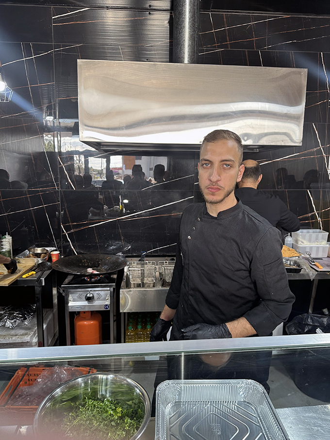 افتتاح مطعم *Sandoshino* في جلجولية بإدارة أبناء المرحوم ابو ايوب جابر